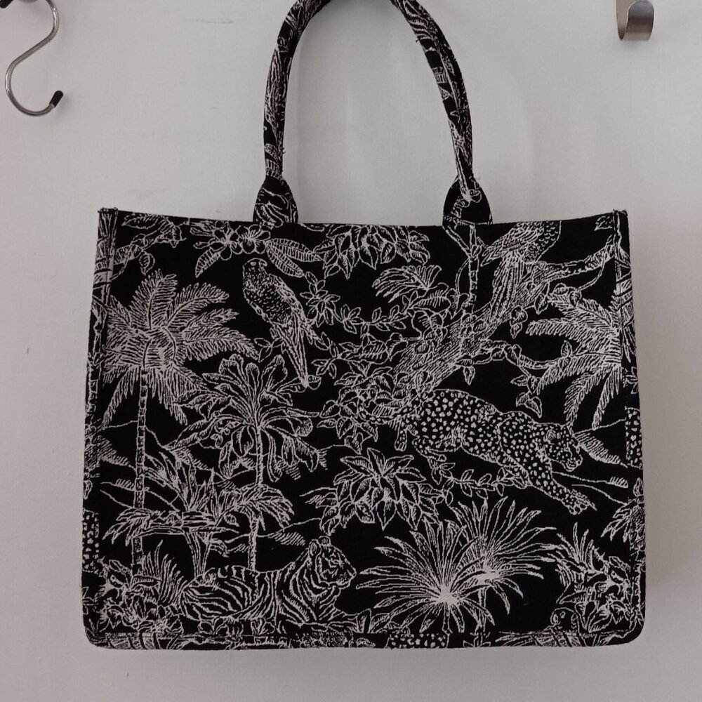 H&M Black/White Tropical Print Tote Bag Used